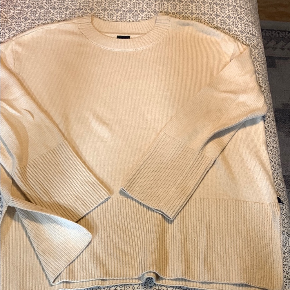 GAP Cream Crewneck Sweater with Ribbed Texture
